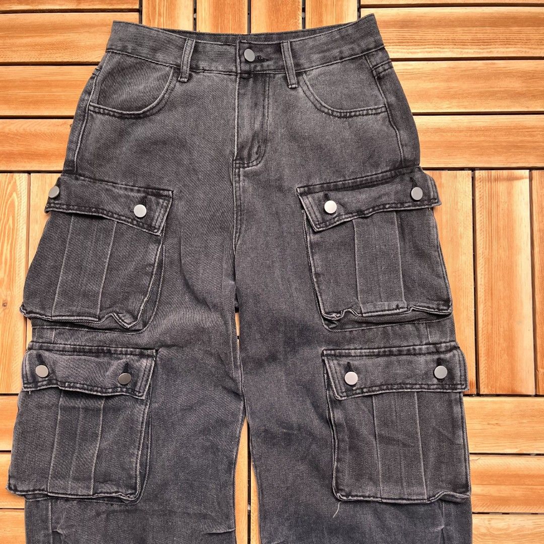 ACID BLACK MULTI POCKETS BAGGY PANTS (Category: Jeans) located in Floridablanca. Submitted by d_elevated (Listing ID 1469244387, Image 3). Description: .