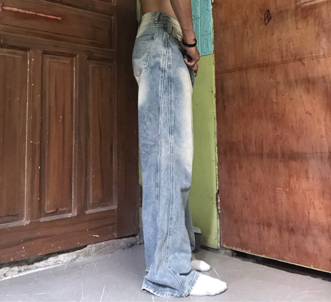 Acid wash baggy pants (Category: Jeans) located in Bacolod City. Submitted by g.thrift (Listing ID 1469167787, Image 3). Description: 28-30.