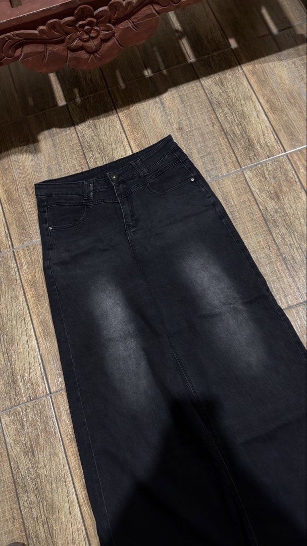 ACID WASH BAGGY PANTS (Category: Jeans) located in Manila. Submitted by urban-vintage_2 (Listing ID 1469319753, Image 3). Description: ISSUE: NONE (NEED WASH) MOP :GCASH (NO COD) SHIP VIA: LALAMOVE & J&T LOCATION: PASIG CITY LENGTH: 43 WIDTH : 34 HEM : 14.