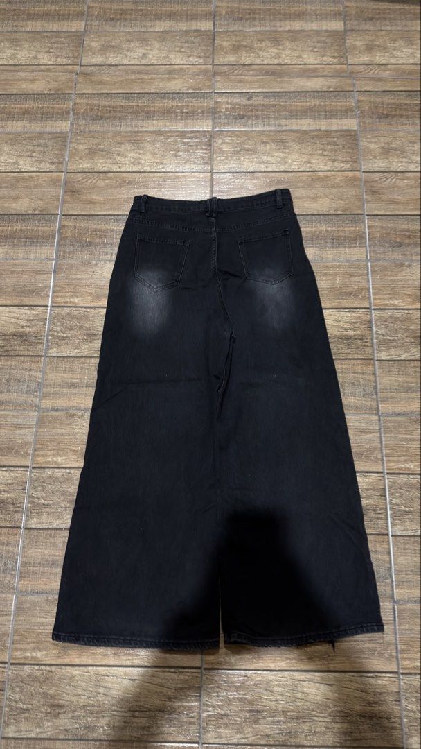 ACID WASH BAGGY PANTS (Category: Jeans) located in Manila. Submitted by urban-vintage_2 (Listing ID 1469319753, Image 2). Description: ISSUE: NONE (NEED WASH) MOP :GCASH (NO COD) SHIP VIA: LALAMOVE & J&T LOCATION: PASIG CITY LENGTH: 43 WIDTH : 34 HEM : 14.