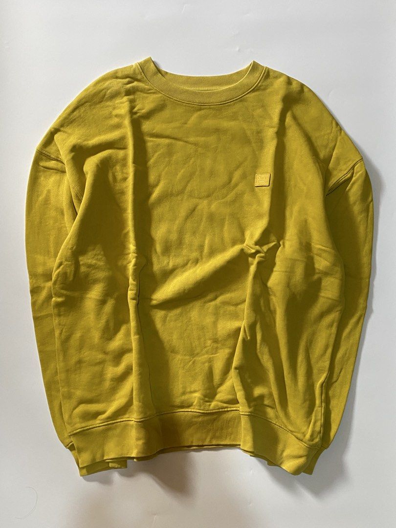Acne Studios Box Logo Sweatshirt (Category: Coats, Jackets and Outerwear) located in Manila. Submitted by finofindthisart (Listing ID 1469279079, Image 2). Description: Length 27 Width 25 Measured it by inches Issue: N/A This is a pre-loved/thrifted items and may show minor signs of issue due to its vintage nature. Kindly manage expectations. No refunds or exchanges will be accepted. 📍Pasay City DM for inquiries..