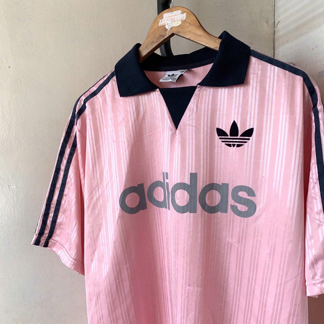 ADIDAS (Category: Tshirts & Polo Shirts ) located in Cebu City. Submitted by thegoodleftovers (Listing ID 1469205928, Image 3). Description: ADIDAS Jersey •Condition: 9.5/10 •Color rate: 9.5/10 •Issue: none •Size: Large Both L28 inches W23 inches Php + sf 📩 more details Cebu City.
