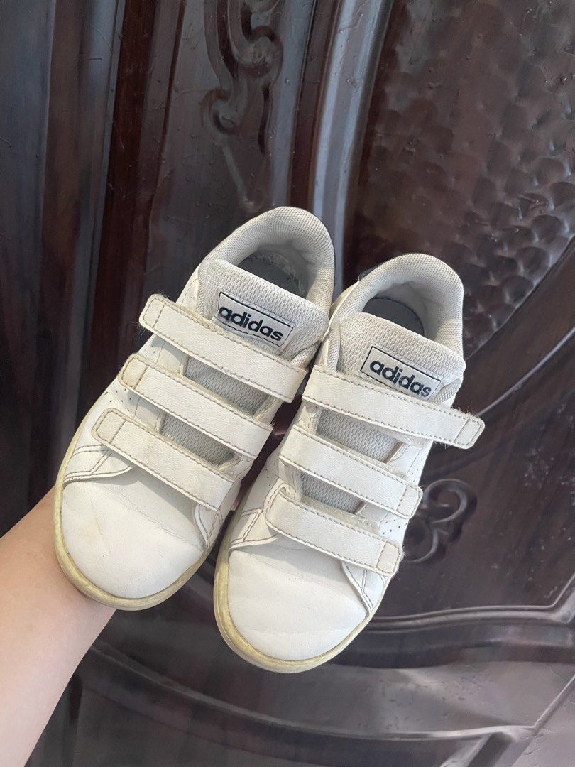 Adidas Advantage White (Category: Babies & Kids Fashion) located in Valenzuela. Submitted by shielaaaa_preloved (Listing ID 1469171330, Image 1). Description: Adidas Advantage White Size UK 11K Lightly used, kunting linis lang po no Flaws Comes with box.