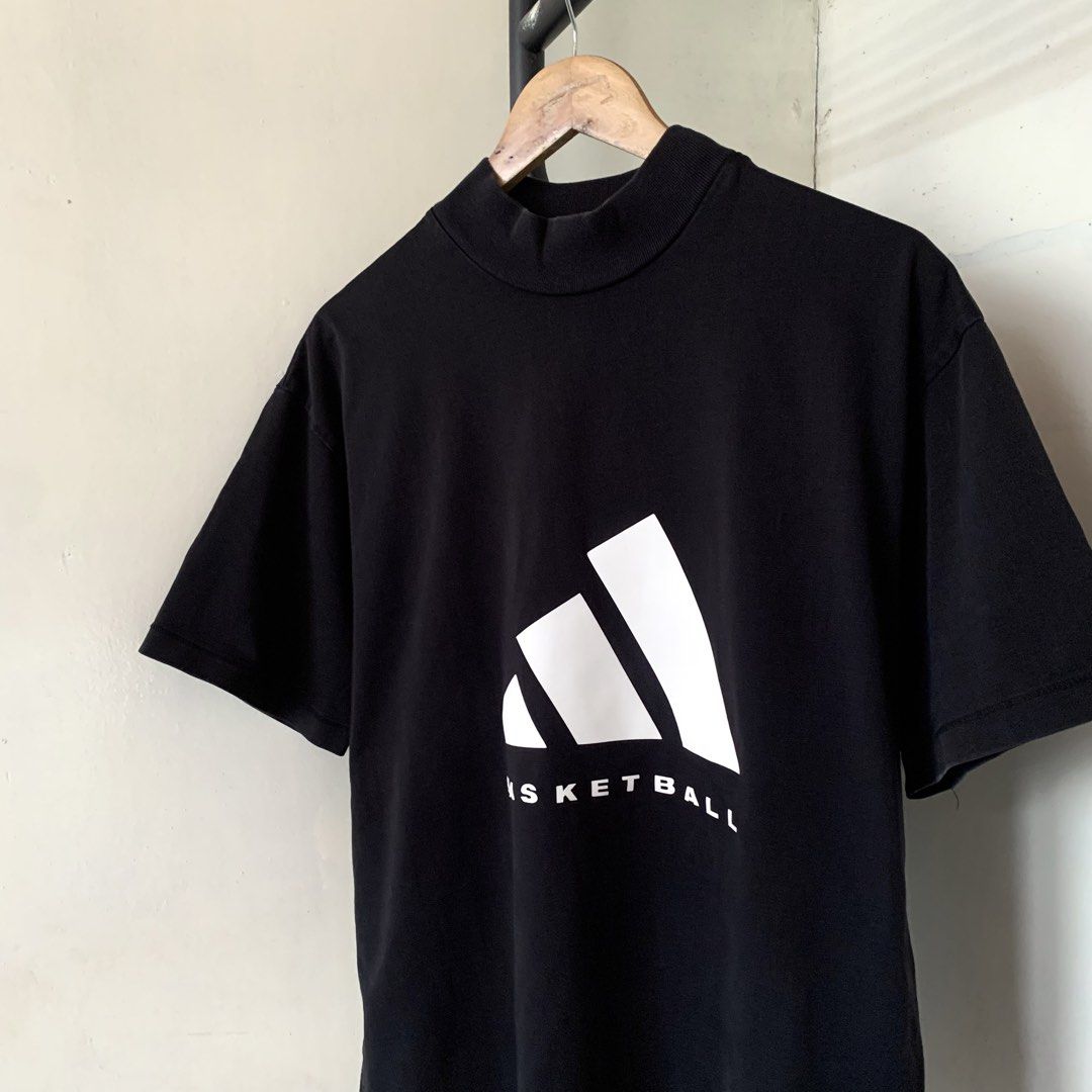 ADIDAS BASKETBALL MOCKNECK (Category: Tshirts & Polo Shirts ) located in Cebu City. Submitted by thegoodleftovers (Listing ID 1469205605, Image 3). Description: ADIDAS Mockneck •Condition: 9.5/10 •Color rate: 9.5/10 •Issue: none •Size: Large Both L28 inches W23 inches Php + sf 📩 more details Cebu City.