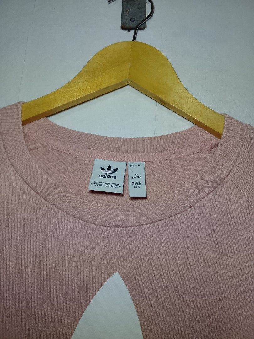 Adidas Big Logo Sweater (Category: Hoodies) located in Dasmarinas. Submitted by alexander24 (Listing ID 1469309796, Image 3). Description: Adidas Big Logo Sweater Size: Medium to Large Dimes: W20 x L28 Condition: Excellent Color rate: 9.8/10 No issue.