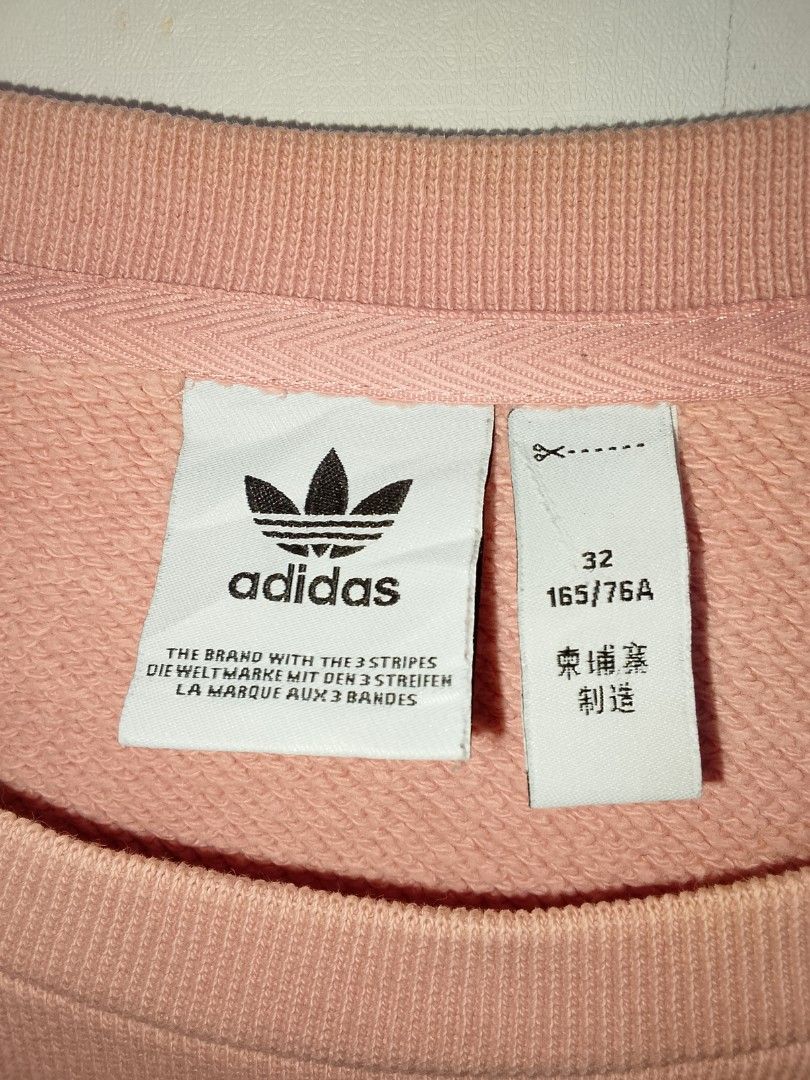 Adidas Big Logo Sweater (Category: Hoodies) located in Dasmarinas. Submitted by alexander24 (Listing ID 1469309796, Image 2). Description: Adidas Big Logo Sweater Size: Medium to Large Dimes: W20 x L28 Condition: Excellent Color rate: 9.8/10 No issue.
