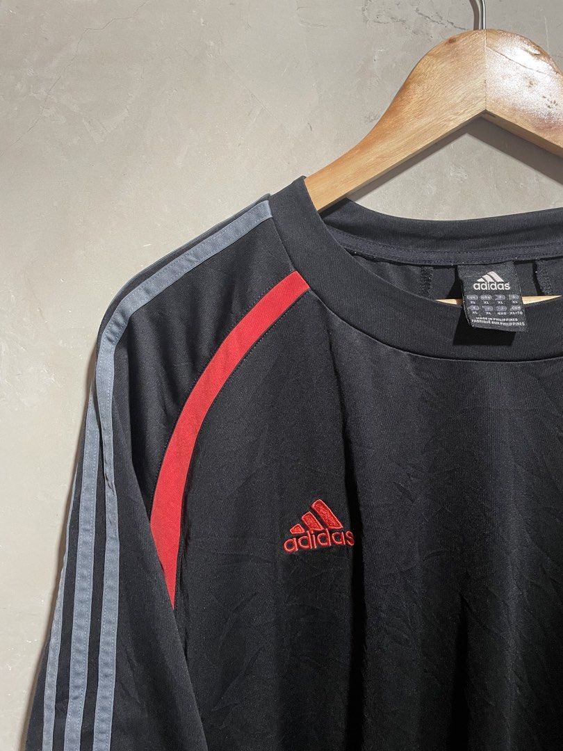 Adidas Black Red Athletic T-Shirt (Category: Tshirts & Polo Shirts ) located in Zamboanga. Submitted by guthens (Listing ID 1469304914, Image 3). Description: Condition- excellent Issue- none Color rate- 9.5/10.