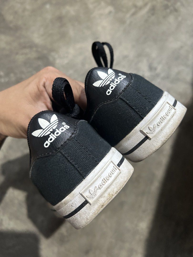 Adidas Black Sneakers Shoes (Category: Babies & Kids Fashion) located in Quezon City. Submitted by jjsurplus_23 (Listing ID 1469295103, Image 2). Description: 22cm.