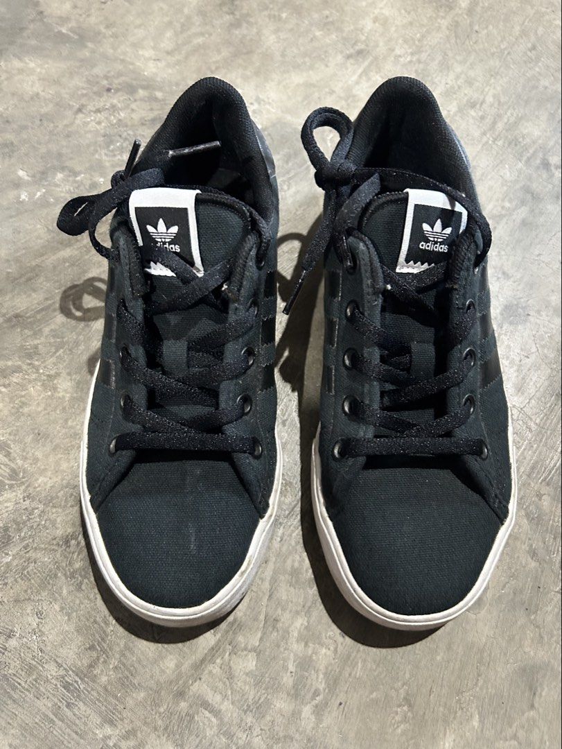 Adidas Black Sneakers Shoes (Category: Babies & Kids Fashion) located in Quezon City. Submitted by jjsurplus_23 (Listing ID 1469295103, Image 1). Description: 22cm.