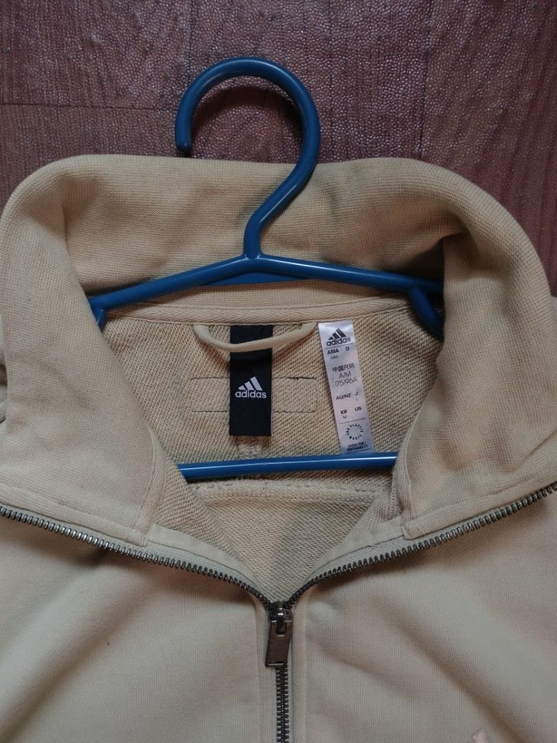 Adidas Comfort Top (Category: Coats, Jackets and Outerwear) located in Manila. Submitted by thriftrap (Listing ID 1469310746, Image 2). Description: .