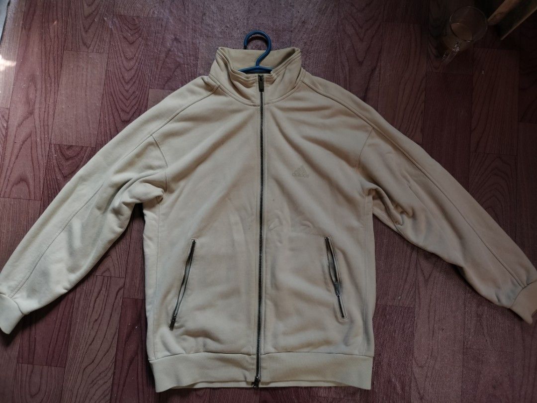 Adidas Comfort Top (Category: Coats, Jackets and Outerwear) located in Manila. Submitted by thriftrap (Listing ID 1469310746, Image 1). Description: .