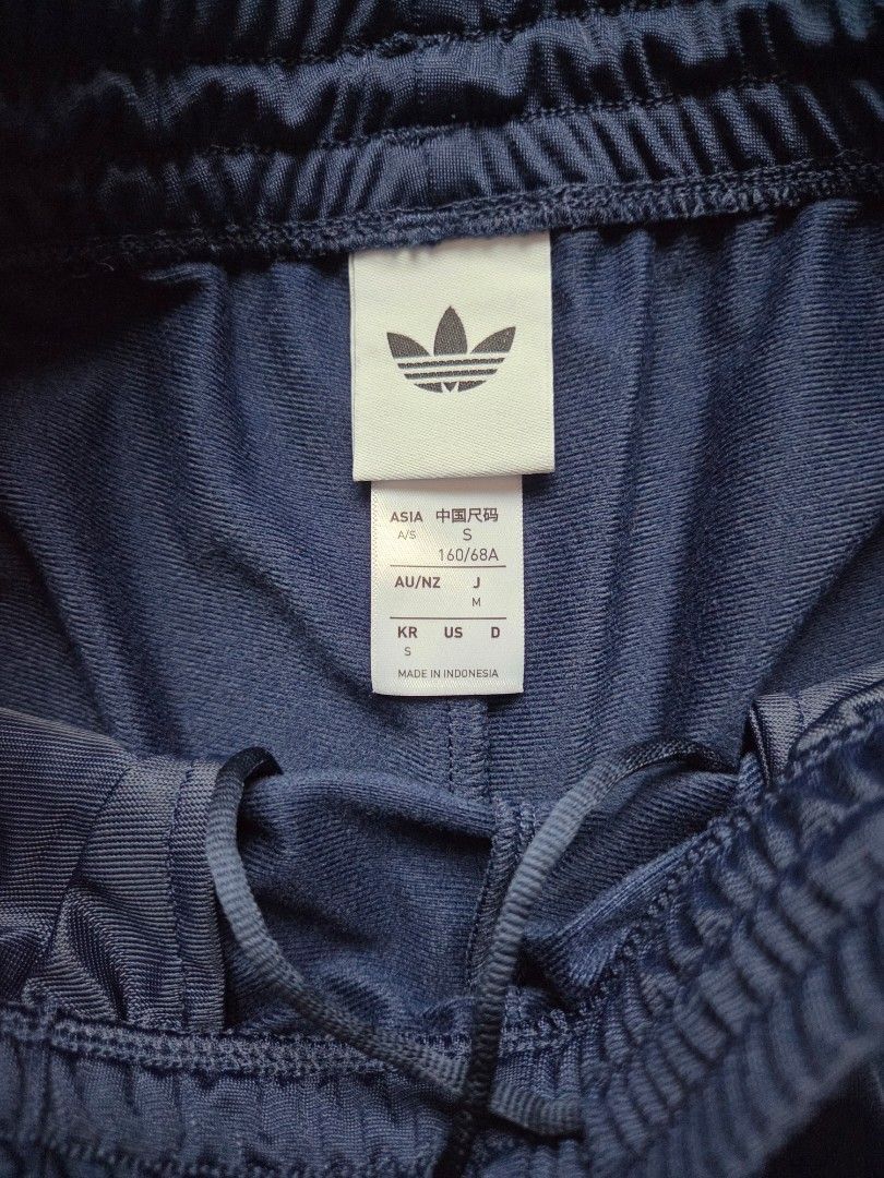 Adidas Firebird Classics Navy Blue Shorts Small (Category: Shorts) located in Abucay. Submitted by stripesandcheck (Listing ID 1469182780, Image 3). Description: Used twice Authentic Adidas Firebird Classic shorts Inigo Navy blue with classic white three stripes - Size: US Small / Asia S.