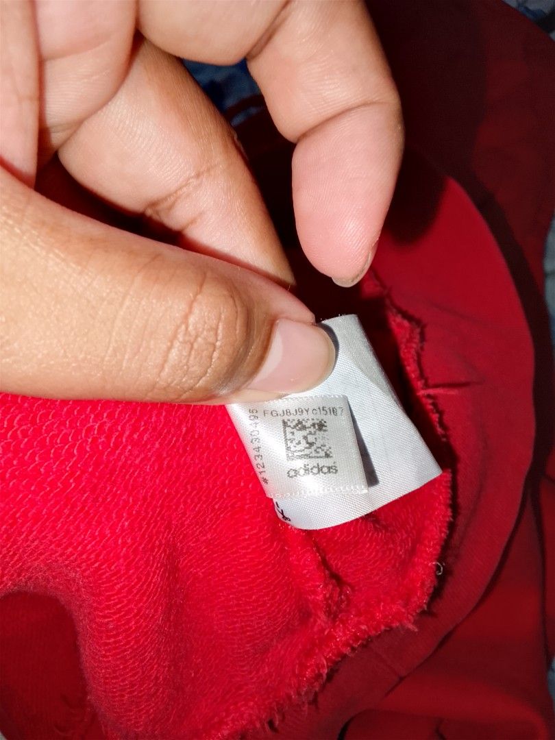Adidas Hoodie (Category: Hoodies) located in Dasmarinas. Submitted by alexander24 (Listing ID 1469310240, Image 3). Description: Adidas Hoodie Size: Large Fitting Dimes: W21.5 x L28 Condition: Excellent Color rate: 9.5/10 Issue: Need wash.
