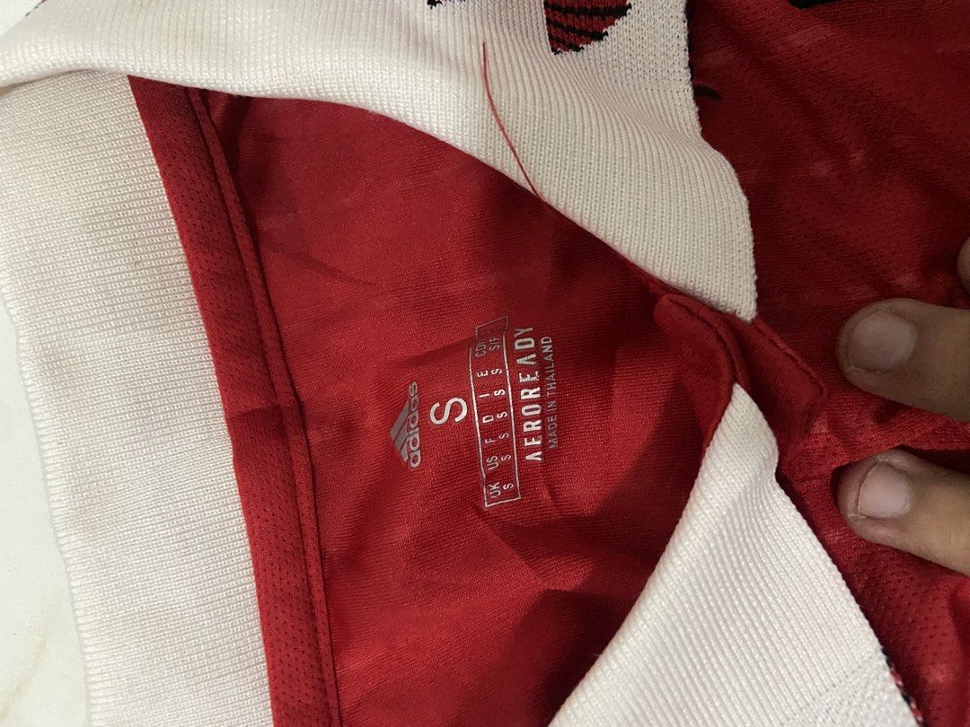 Adidas Manchester (Category: Formal Shirts) located in Tagum. Submitted by thrift.tizz (Listing ID 1469194219, Image 3). Description: Adidas Excellent condition Issue Minimal slit and minimal stain sa inner collar Size M 20x28 .