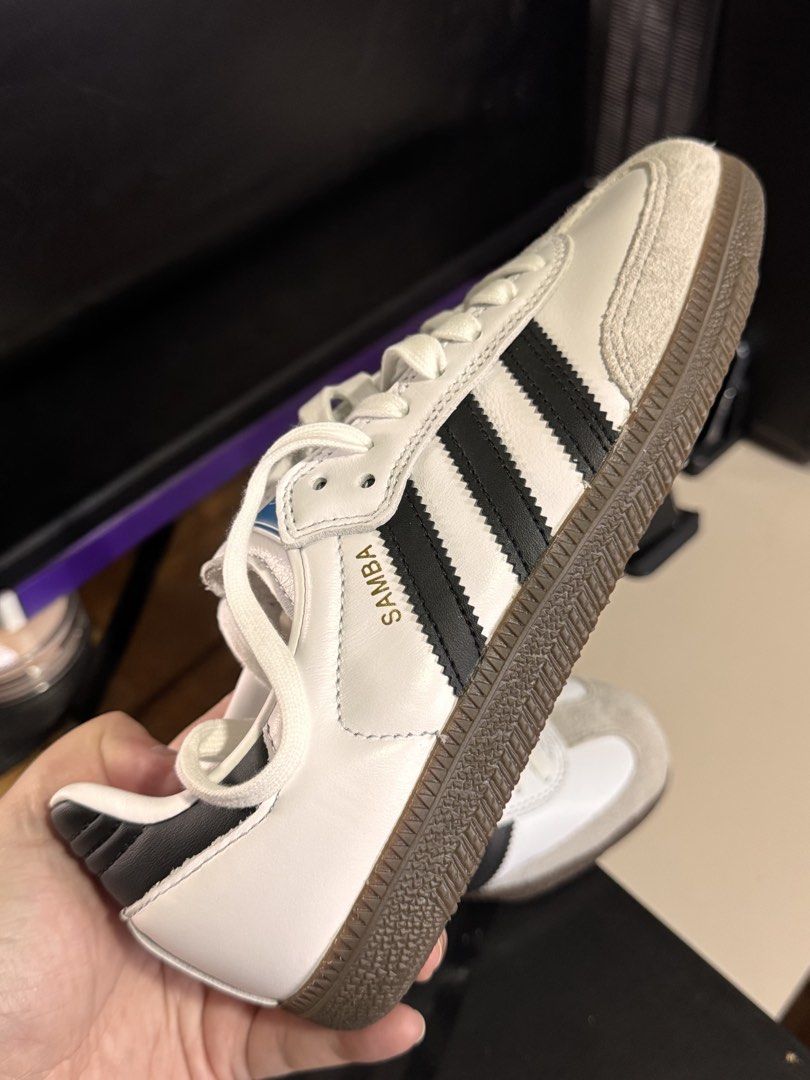 ADIDAS SAMBA ADV (Category: Sneakers) located in Marikina City. Submitted by jk1014 (Listing ID 1469207390, Image 1). Description: Brand new and original ADIDAS SAMBA ADV Size: US 4.5 Men / UK 4 / 22.5cm Bought from USA No receipt. RFS: Wrong size Location: Calumpang, Marikina Pin location: Metrobank Calumpang (J.P Rizal cor Calderon Sts) Price: ₱4,100.