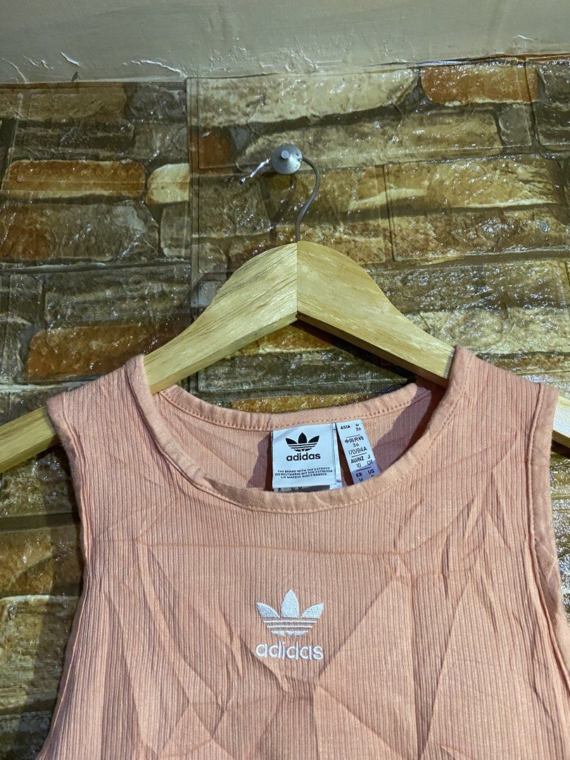 ADIDAS TOPS (Category: Others Tops) located in Cebu City. Submitted by arsenyong (Listing ID 1469313443, Image 2). Description: Size: small Excellent No issue .