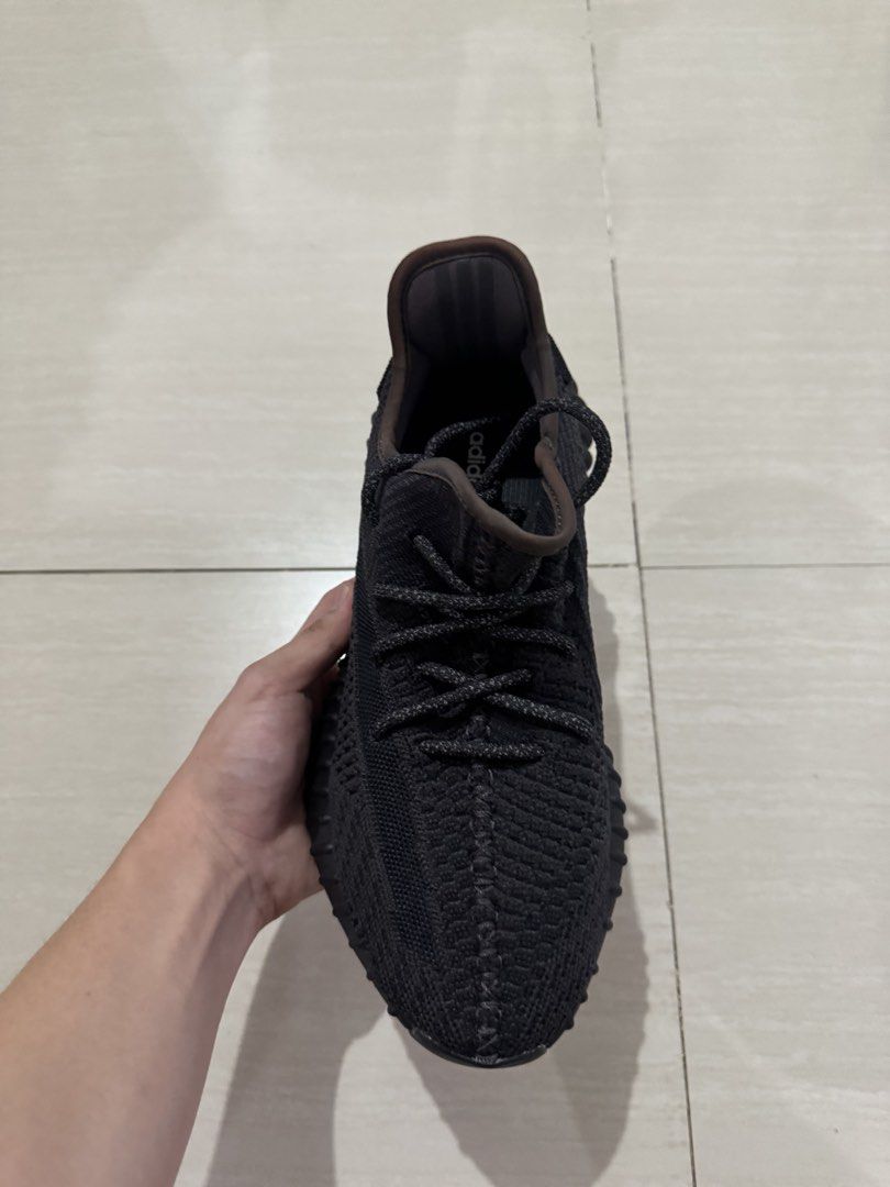 Adidas Yeezy Boost 350 V2 Black (Category: Sneakers) located in Manila. Submitted by maniegoger88219 (Listing ID 1469212458, Image 3). Description: 350 Black -size 9 -brandnew (no box).