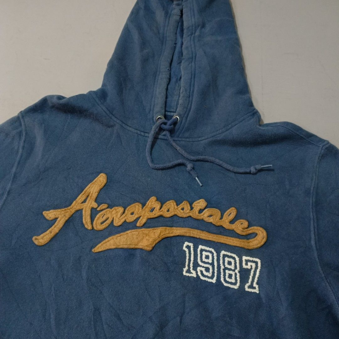 Aeropostale 1987 (Category: Hoodies) located in Pili. Submitted by jevin_ukay (Listing ID 1469181773, Image 2). Description: Medium on tag Width: 23 Length: 30 Color:9/10 flaws check photo Location bicol.