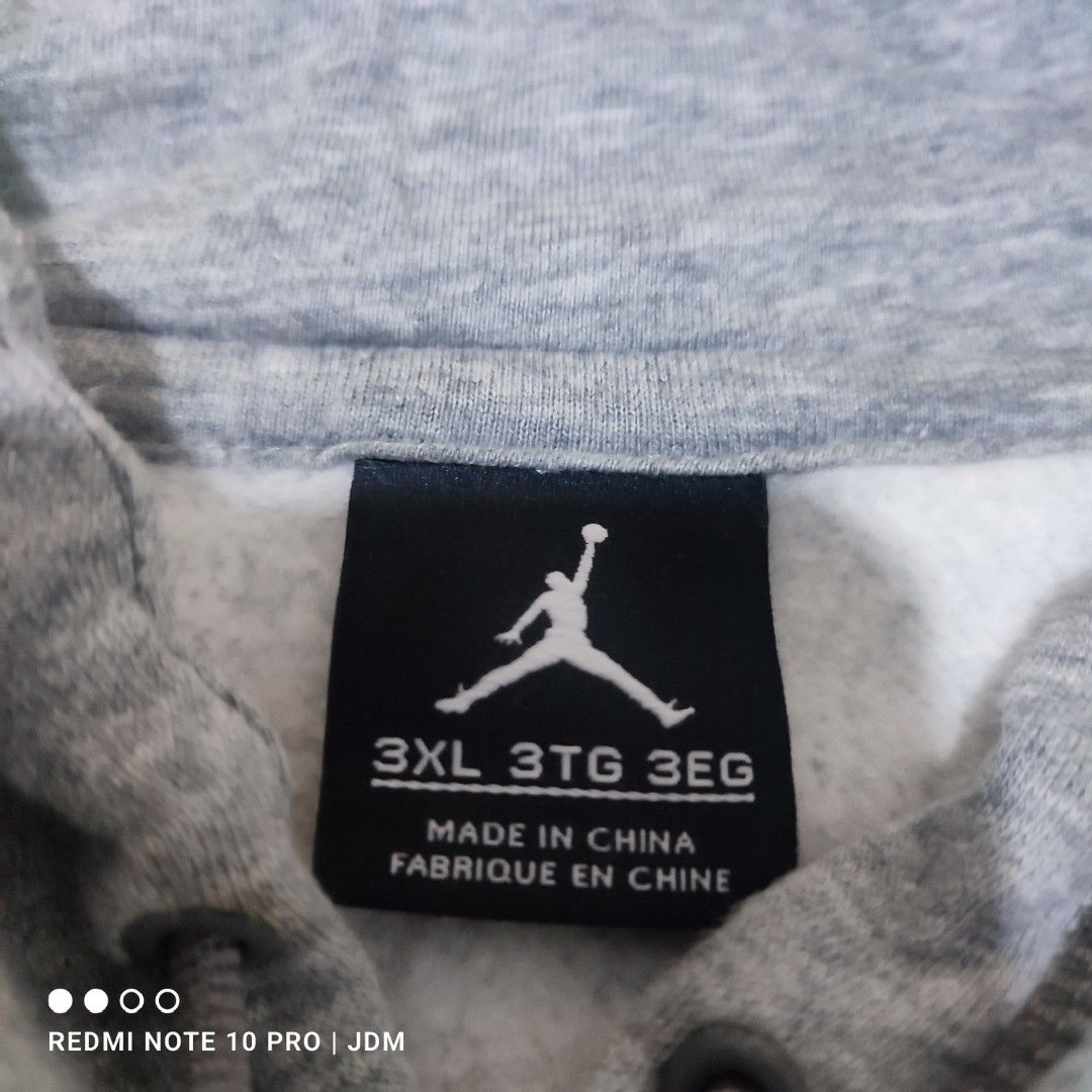 Air Jordan 11 Fleece Jacket (Category: Hoodies) located in Antipolo. Submitted by klashnikov (Listing ID 1469244371, Image 2). Description: This item is a Jordan AJ 11 Fleece Hoodie in the Dark Grey Heather colorway released by Jordan Brand around 2016 to celebrate the 20th anniversary of the movie Space Jam. Size:3XL Dimes:25"x30" Tags:Intact Condition:Excellent Honest issue:used Payment option:Bank transfer,gcash,cash ₱1000 only Pwede videocall