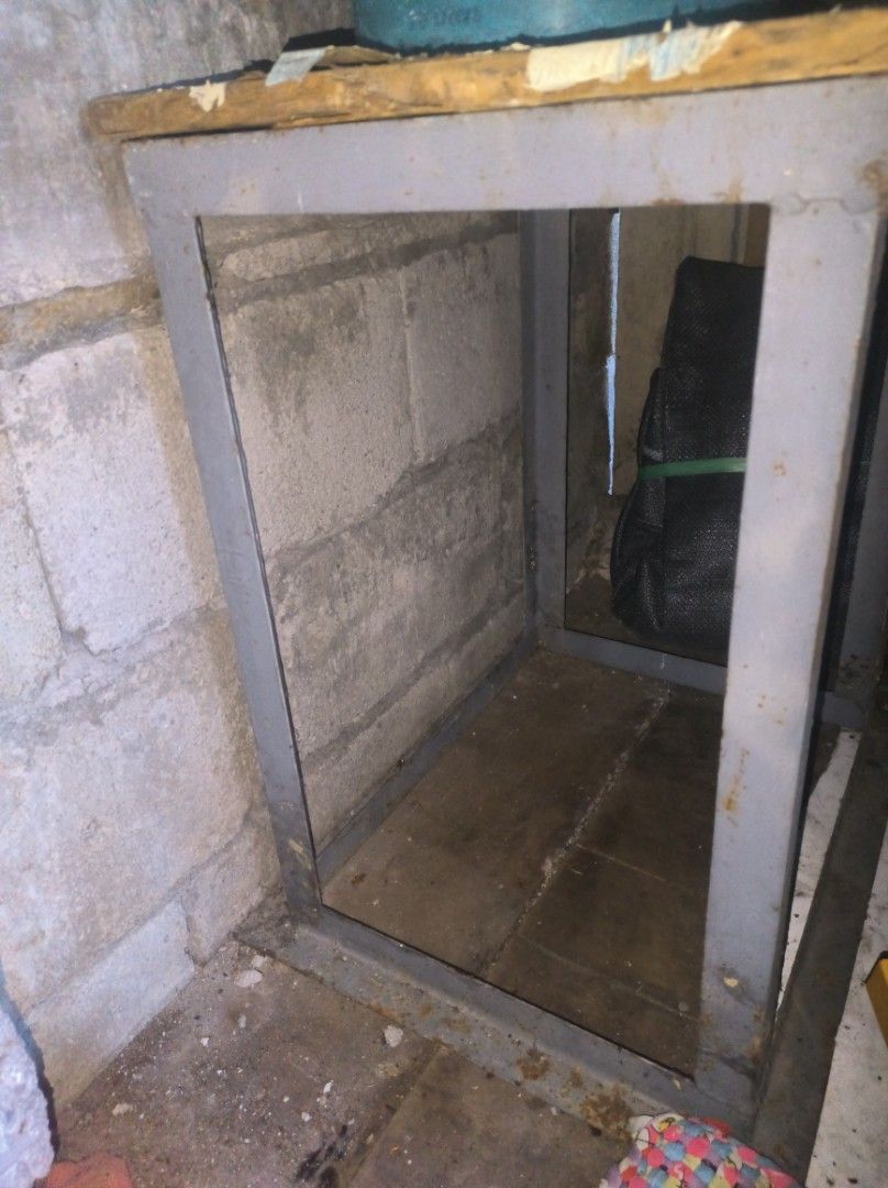 Aircon bracket (Category: Everything Else Others) located in Manila. Submitted by leivon (Listing ID 1469243207, Image 1). Description: .