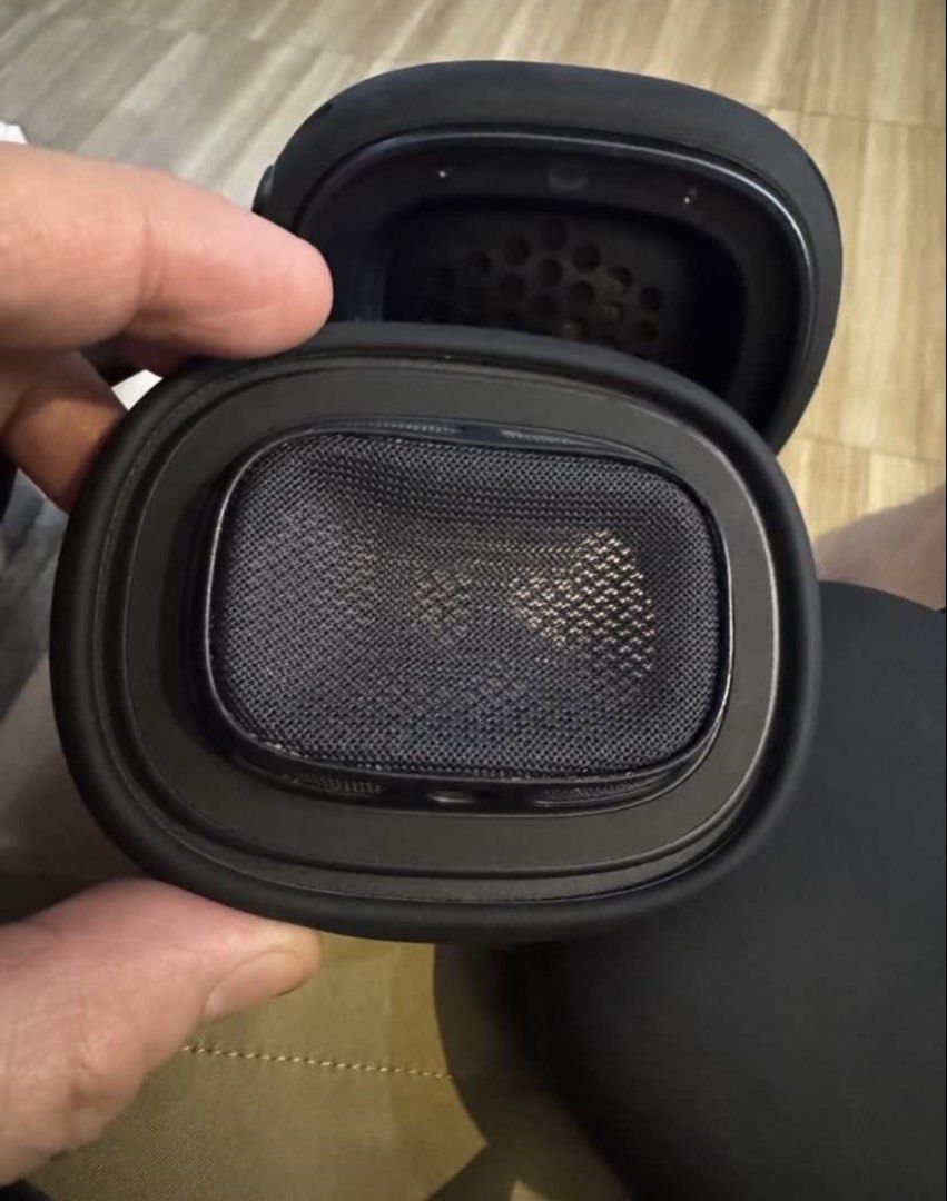 Airpods max 2 usb c (Category: Headphones & Headsets) located in Cavite. Submitted by daddy_ag (Listing ID 1469282326, Image 3). Description: Unit and case only Waranty expired Imus or makati meet up.