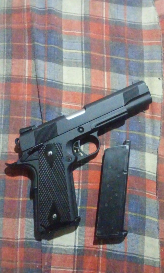 Airsoft toy (Category: Other Stationery & Craft) located in Manila. Submitted by mrjaay (Listing ID 1469215743, Image 1). Description: we 1911 gas type airsoft, still nego.