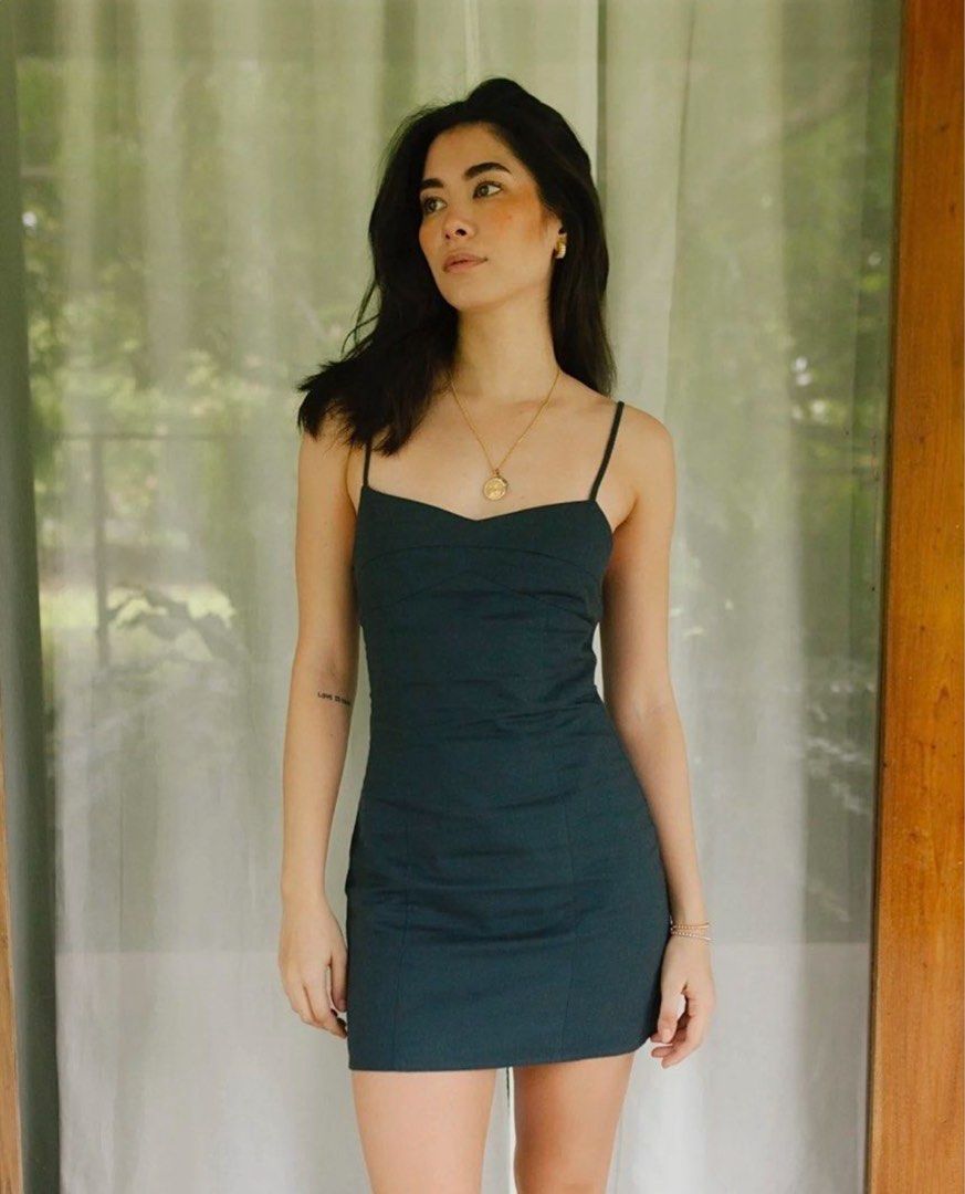 Alaria Linen Dress Just Because (Category: Dresses) located in Paranaque City. Submitted by maxie12345 (Listing ID 1469286238, Image 1). Description: Jsut tried it on then returned straight back to the plastic. Super love the design of this, debated if I was gonna get it altered :( seems like this style is discontinued on their website na! Rfs: too big on me pala :(( Bought this for P750, on their website. Willing to trade if you have the same co