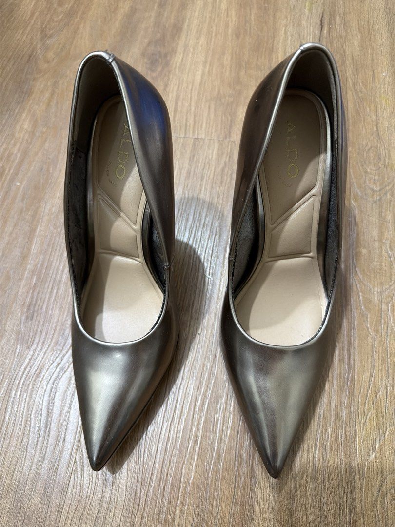 ALDO Metallic Bronze Pointed Toe Stiletto Heels (Category: Heels) located in Pasig City. Submitted by swiftwhale.3e81de (Listing ID 1469306989, Image 1). Description: - Brand: ALDO - Color: Metallic bronze - Style: Pointed toe with high stiletto heels - Comfort: Cushioned insoles for extra comfort - Occasion: Ideal for parties and formal dinners - Condition: Used once, Outside finish is sleek and shiny; noticeable scuffs and wear marks on the inn
