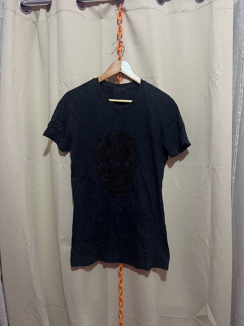 ALEXANDER MCQUEEN (Category: Shirts) located in Ipil. Submitted by cris_1999_fire (Listing ID 1469195436, Image 1). Description: Width:17 Length:29.