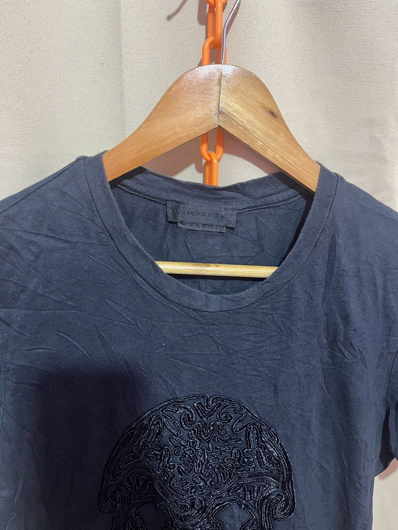 ALEXANDER MCQUEEN (Category: Shirts) located in Ipil. Submitted by cris_1999_fire (Listing ID 1469195436, Image 2). Description: Width:17 Length:29.