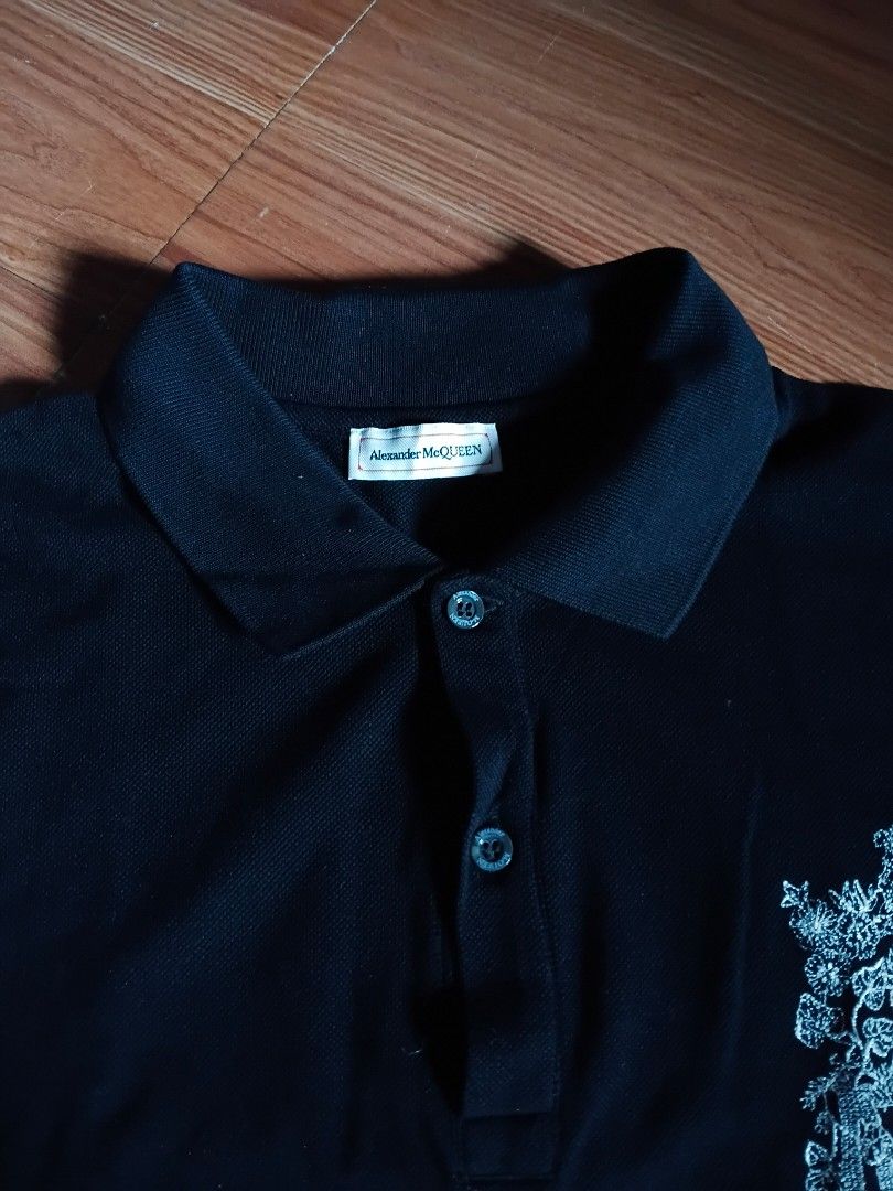 Alexander Mcqueen polo shirt syllables (Category: Tshirts & Polo Shirts ) located in Bulacan. Submitted by darrensthrift (Listing ID 1469225792, Image 3). Description: NEGOTIABLE❗️❗️ Size L on tag L28 W21 NO ISSUE ❗️ 📍SJDM, BULACAN.