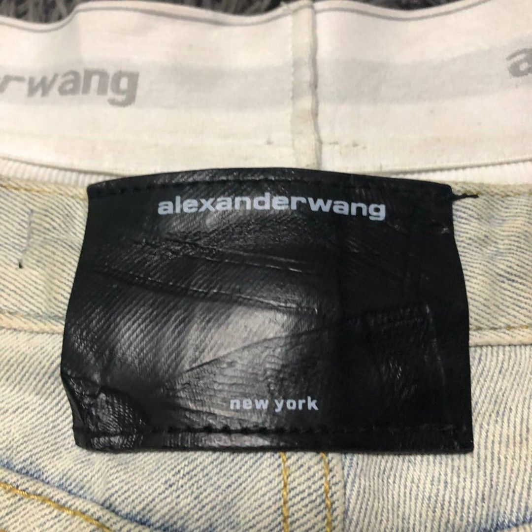 Alexander Wang Shorts (Category: Shorts) located in Camiling. Submitted by thriftscape2024 (Listing ID 1469330562, Image 3). Description: Excellent Condition Color rate: 9/10 Issue: ❌❌❌ W: 26 L: 12 Thigh: 11 Leg Opening: 10.5.