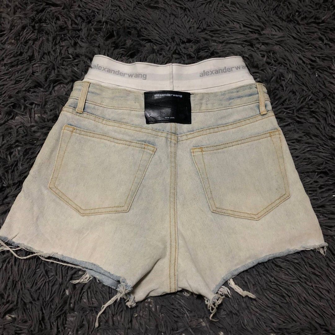 Alexander Wang Shorts (Category: Shorts) located in Camiling. Submitted by thriftscape2024 (Listing ID 1469330562, Image 2). Description: Excellent Condition Color rate: 9/10 Issue: ❌❌❌ W: 26 L: 12 Thigh: 11 Leg Opening: 10.5.