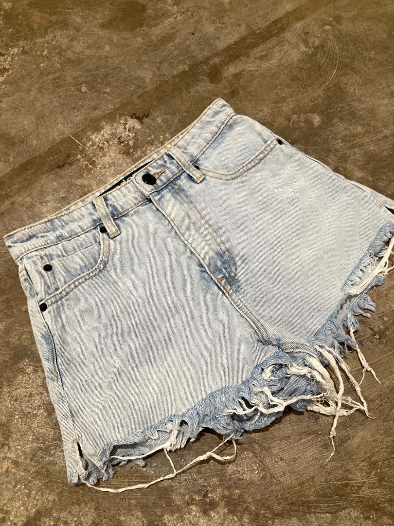 Alexander Wang Womens Bite Denim Short (Category: Shorts) located in San Jose del Monte. Submitted by zen31 (Listing ID 1469358355, Image 2). Description: ALEXANDER WANG WOMENS BITE DENIM SHORT 24 TO 25 WAIST, 11 LENGTH & 10 HEM VERY GOOD CONDITION 9.5/10 COLOR RATE ISSUE: CRACK EMBLEM ON BACK (CHECK DETAILS).
