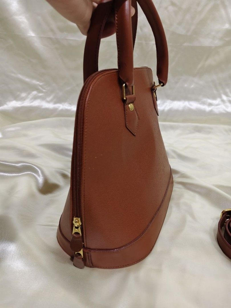 ALMA BAG 10/11 " (Category: Cross-body Bags) located in Gamu. Submitted by 2022bagsbunny (Listing ID 1469194790, Image 3). Description: .