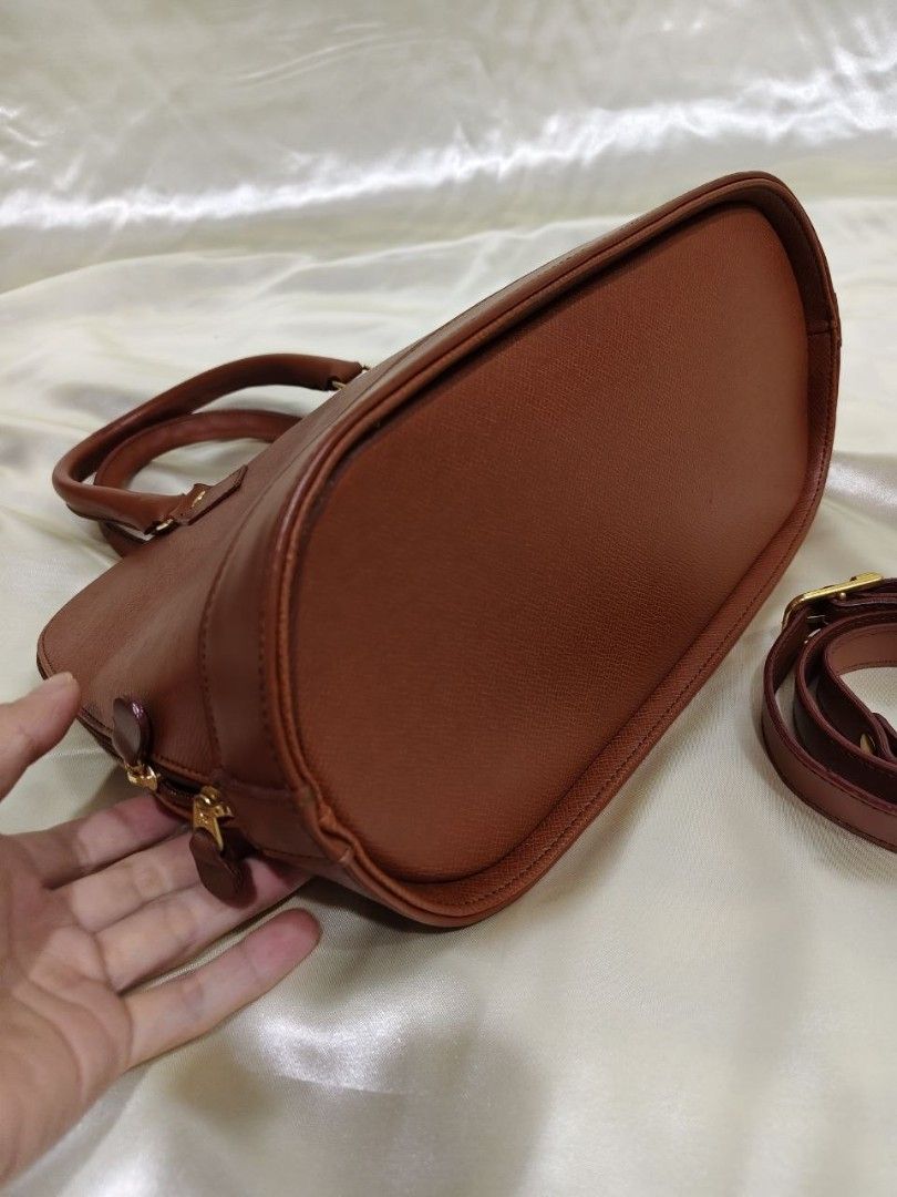 ALMA BAG 10/11 " (Category: Cross-body Bags) located in Gamu. Submitted by 2022bagsbunny (Listing ID 1469194790, Image 2). Description: .