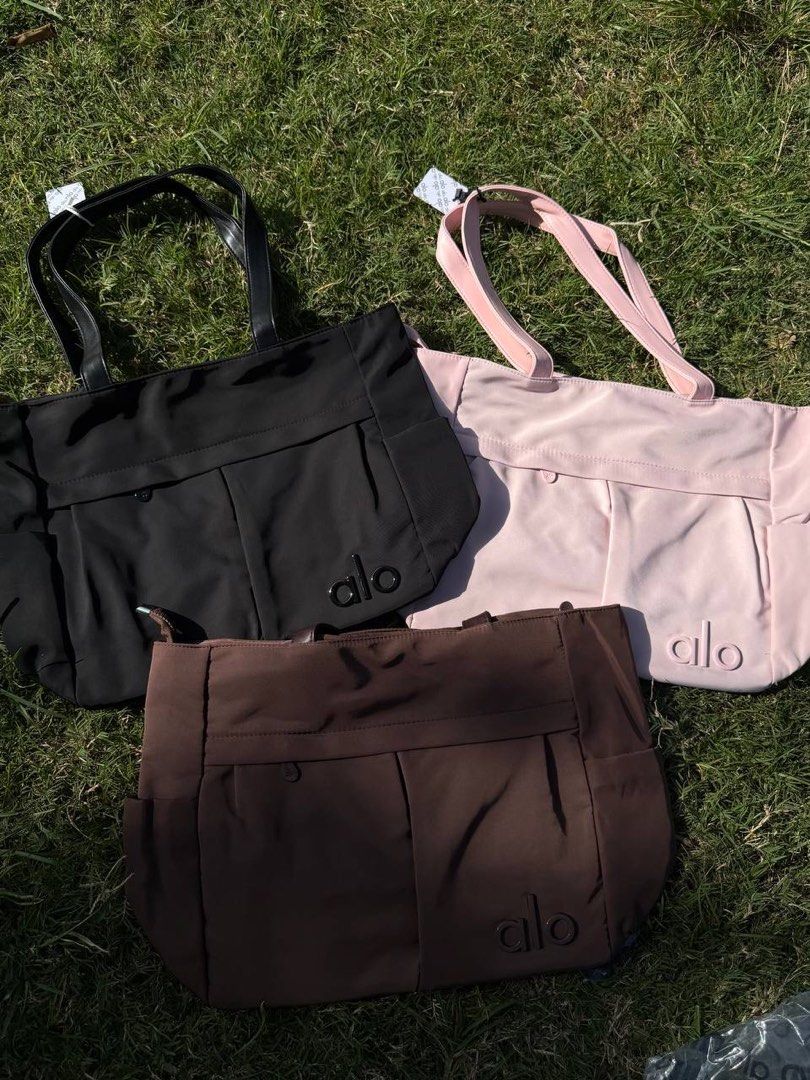 Alo Utility Tote Bag (Category: Shoulder Bags) located in Taguig. Submitted by renzms (Listing ID 1469188791, Image 1). Description: • fresh from 🇻🇳 • on hand & ready to ship • actual photos | what you see is what you exactly get! • shipping nationwide via tiktok co.