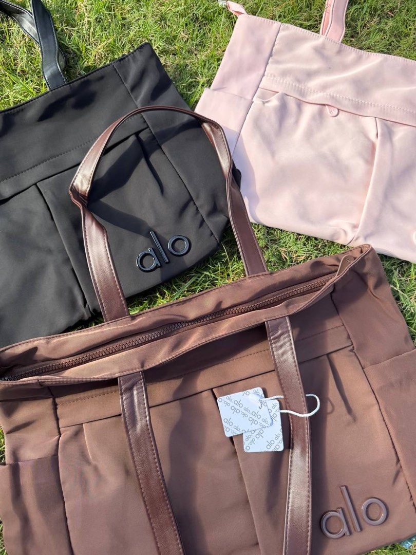 Alo Utility Tote Bag (Category: Shoulder Bags) located in Taguig. Submitted by renzms (Listing ID 1469188791, Image 3). Description: • fresh from 🇻🇳 • on hand & ready to ship • actual photos | what you see is what you exactly get! • shipping nationwide via tiktok co.