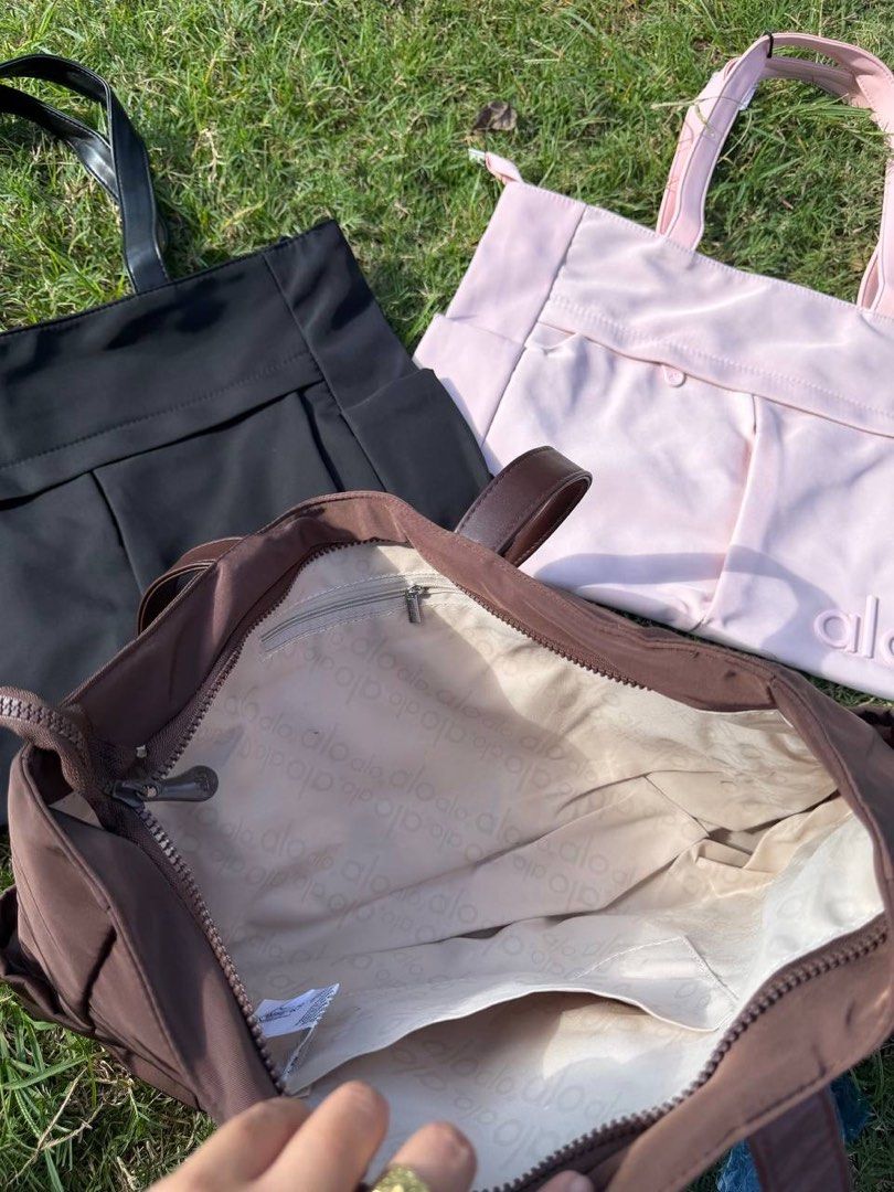 Alo Utility Tote Bag (Category: Shoulder Bags) located in Taguig. Submitted by renzms (Listing ID 1469188791, Image 2). Description: • fresh from 🇻🇳 • on hand & ready to ship • actual photos | what you see is what you exactly get! • shipping nationwide via tiktok co.