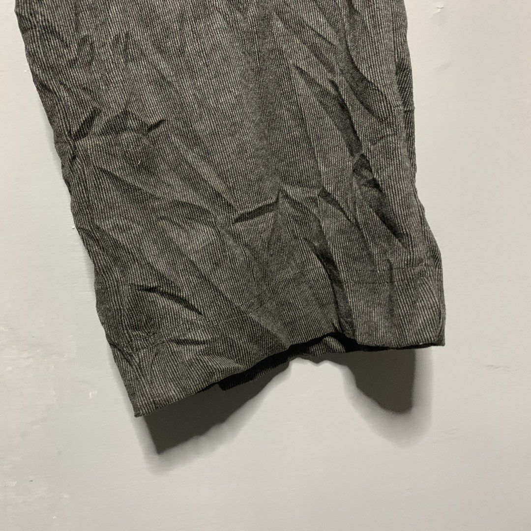 Alo Yoga Grey Drawstring Sweatpants Size S (Category: Activewear) located in Manila. Submitted by emplysthrift. (Listing ID 1469220284, Image 3). Description: ALO Yoga Lounge Pants Grey Size S/P Wiast "28 to 34 Length "38 Hem 10 Excellent Condition Colorrate: 9.8/10 Flaws: needwash only Unli vouch/vc for safe transactions 📲 Location: Laspinas City, Metro Manila, Brngy Talon Uno. 📍 DM IF INTERESTED📥 - Brand: Alo Yoga - Item: Sweatpants - Color: