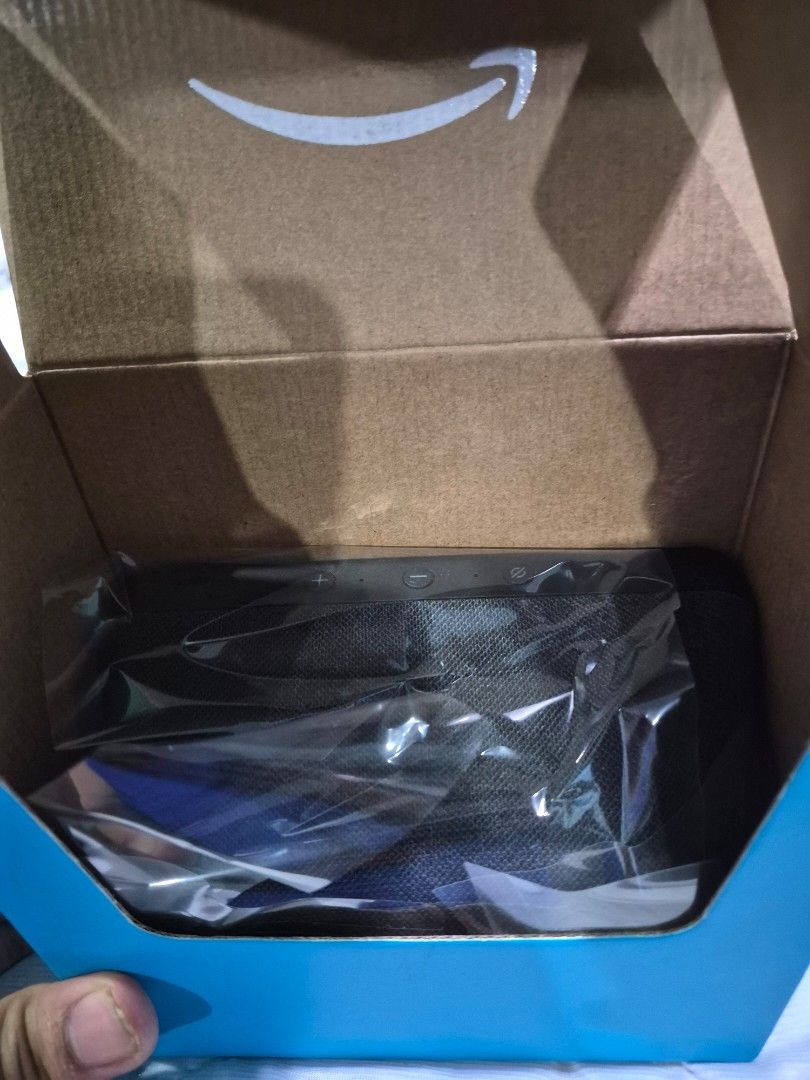 Amazon Echo Show 5 (Category: Soundbars, Speakers & Amplifiers) located in Quezon City. Submitted by gamerguy1211 (Listing ID 1469315928, Image 3). Description: - Brand: Amazon - Model: Echo Show 5 - Condition: lightly used in box, with plastic wrapper and 15.0W power adapter included - Features: Smart display with Alexa voice assistant.