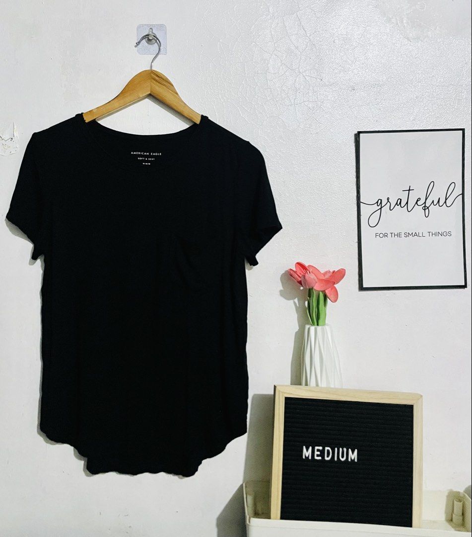 American Eagle Soft & Sexy Black T-Shir (Category: Shirts) located in Caloocan City. Submitted by lovemyclothes21 (Listing ID 1469273306, Image 1). Description: - Brand: American Eagle - Line: Soft & Sexy - Size: Medium - Color: Solid Black - Design: Crew neck, short sleeves, curved hemline - Condition: Excellent - Perfect for easy, casual everyday styling.
