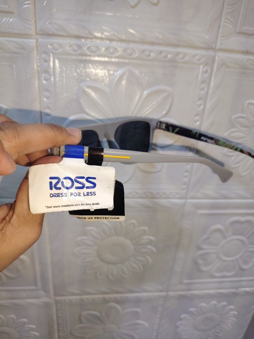 AND1 Grey Sunglasses with 100% UV Protection (Category: Sunglasses & Eyewear) located in Quezon City. Submitted by zhelcloset01 (Listing ID 1469280874, Image 3). Description: - Brand: AND1 - Condition: Brand new, unworn, straight from store - Color: Grey with striking yellow details on the arms - Protection: 100% UV protection lenses - Tag: Original Ross retail tag still attached - Size: Standard size.