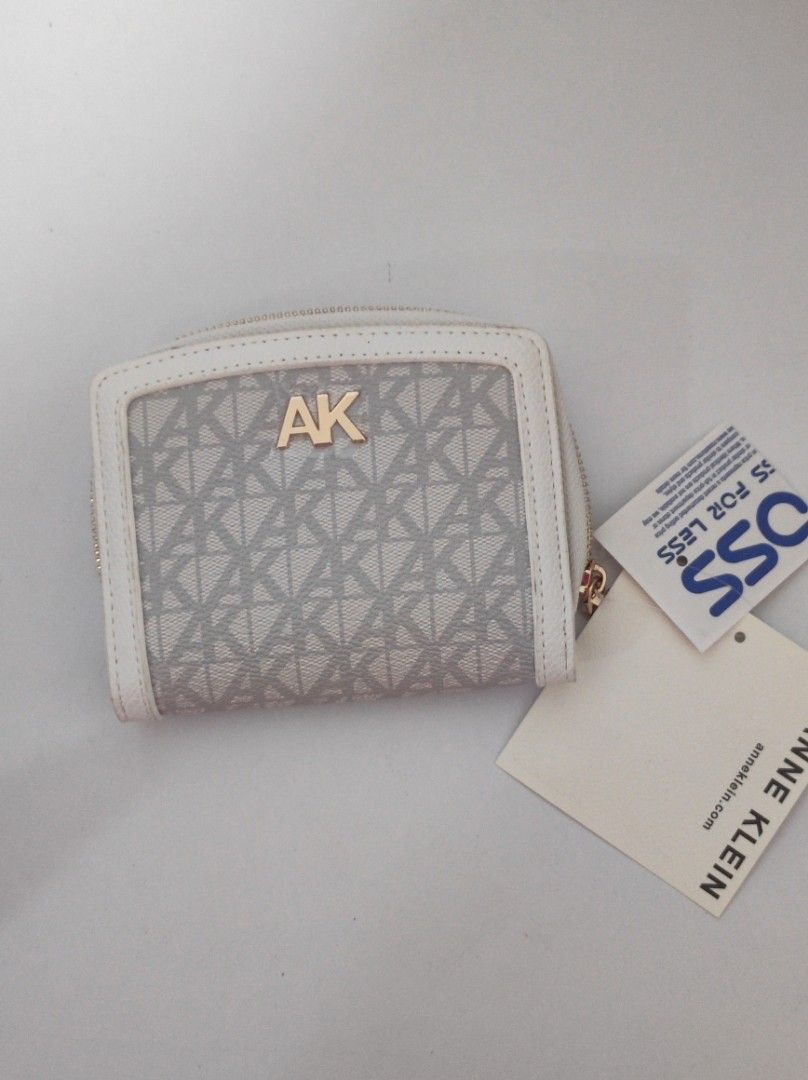 Anne Klein Bifold Wallet (Category: Wallets & Card holders) located in Bulacan. Submitted by finefindstuffbykdc_ (Listing ID 1469308101, Image 1). Description: Onhand Pinas.