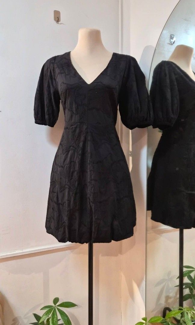 Ano Dress (Category: Dresses) located in San Andres. Submitted by helpmedeclutter08 (Listing ID 1469334341, Image 1). Description: Super Like new. Can fit up to Medium.