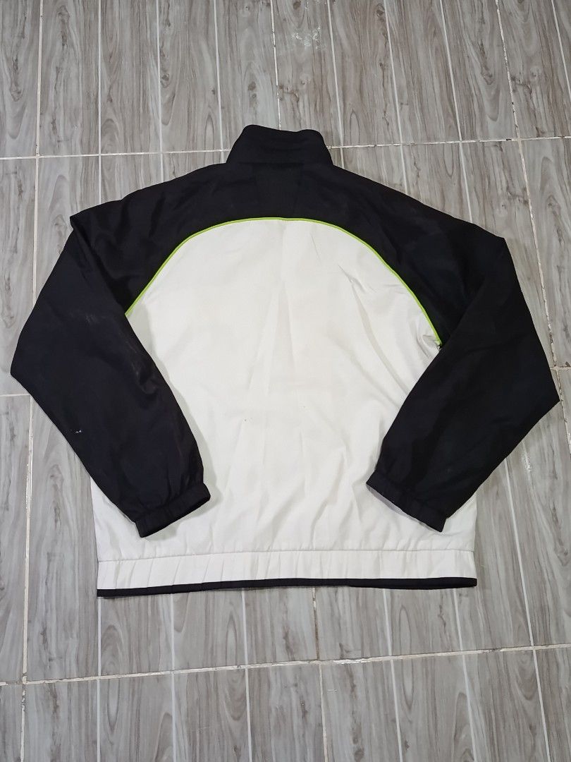 ANTA WINDBREAKER JACKET (freeshipping) (Category: Coats, Jackets and Outerwear) located in Quezon City. Submitted by gyl-stop (Listing ID 1469242268, Image 2). Description: free shipping 23 x 26.5 very good condi cr: 9.5/10 issue: dot stains sa harap and likod.