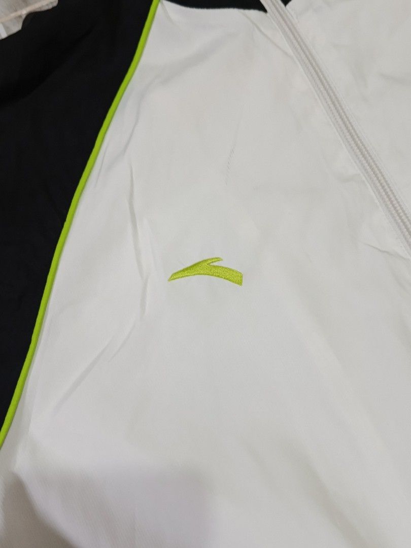 ANTA WINDBREAKER JACKET (freeshipping) (Category: Coats, Jackets and Outerwear) located in Quezon City. Submitted by gyl-stop (Listing ID 1469242268, Image 3). Description: free shipping 23 x 26.5 very good condi cr: 9.5/10 issue: dot stains sa harap and likod.