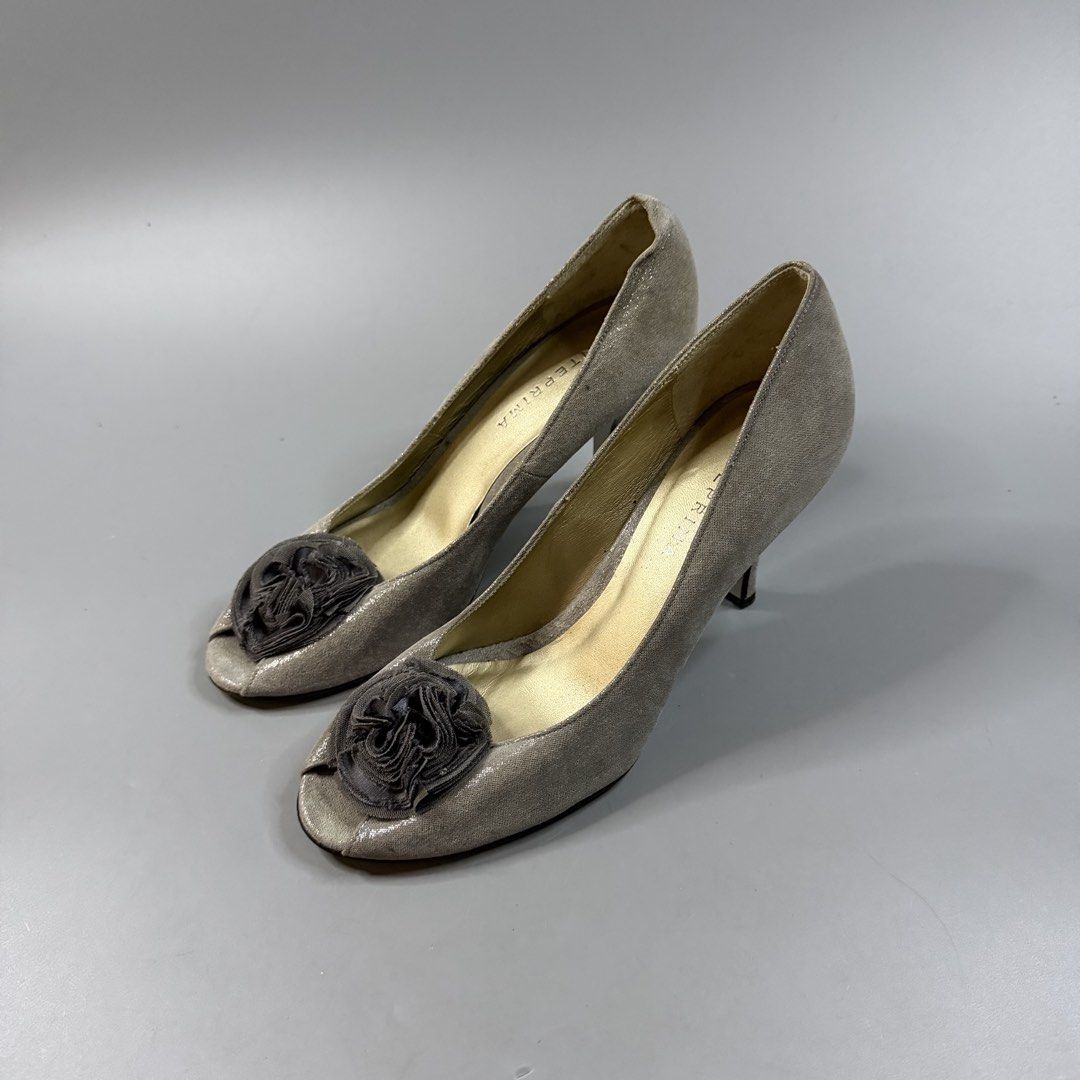 Anteprima - Bow Pump Peep Toe Flower (Category: Heels) located in Paranaque City. Submitted by millennial_goodz (Listing ID 1469285228, Image 3). Description: WTS Anteprima - Bow Pump Peep Toe Flower Size 37 Excellent condition Authentic, pair only DM.