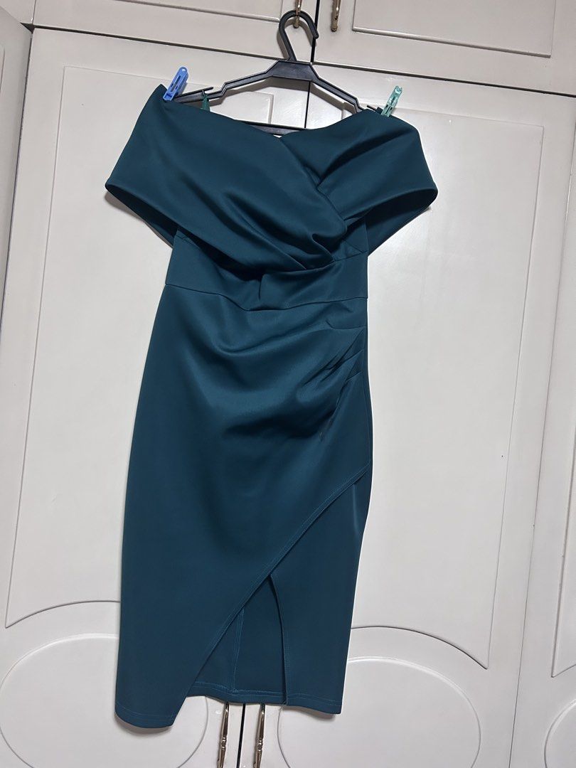 Apartment eight dress (Category: Evening dresses & gowns) located in Quezon City. Submitted by lunamond (Listing ID 1469227528, Image 1). Description: Off shoulder dress for any occasion , very nice fitting and chic.