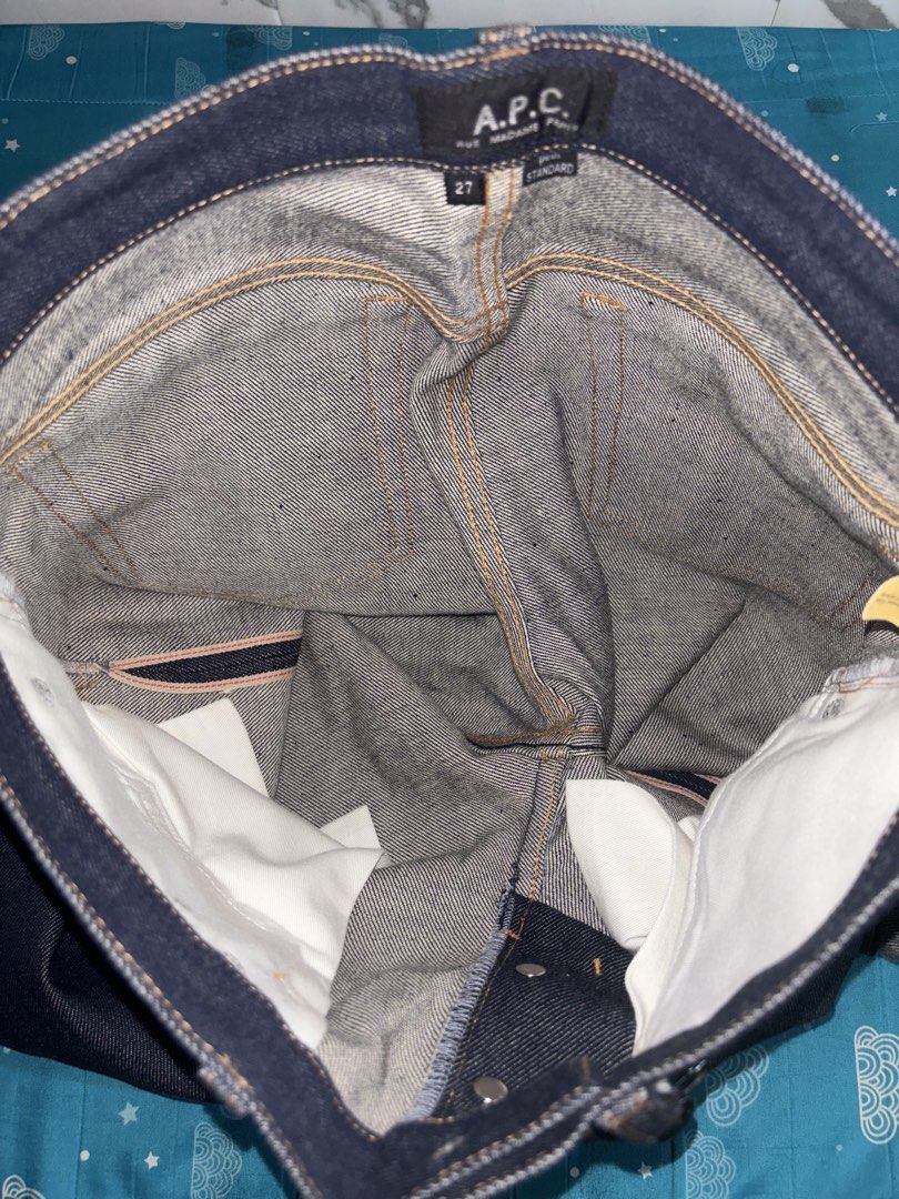 APC SELVAGE (Category: Jeans) located in Calinog. Submitted by 5k.kr (Listing ID 1469239554, Image 3). Description: Size27 x L39 or 40.